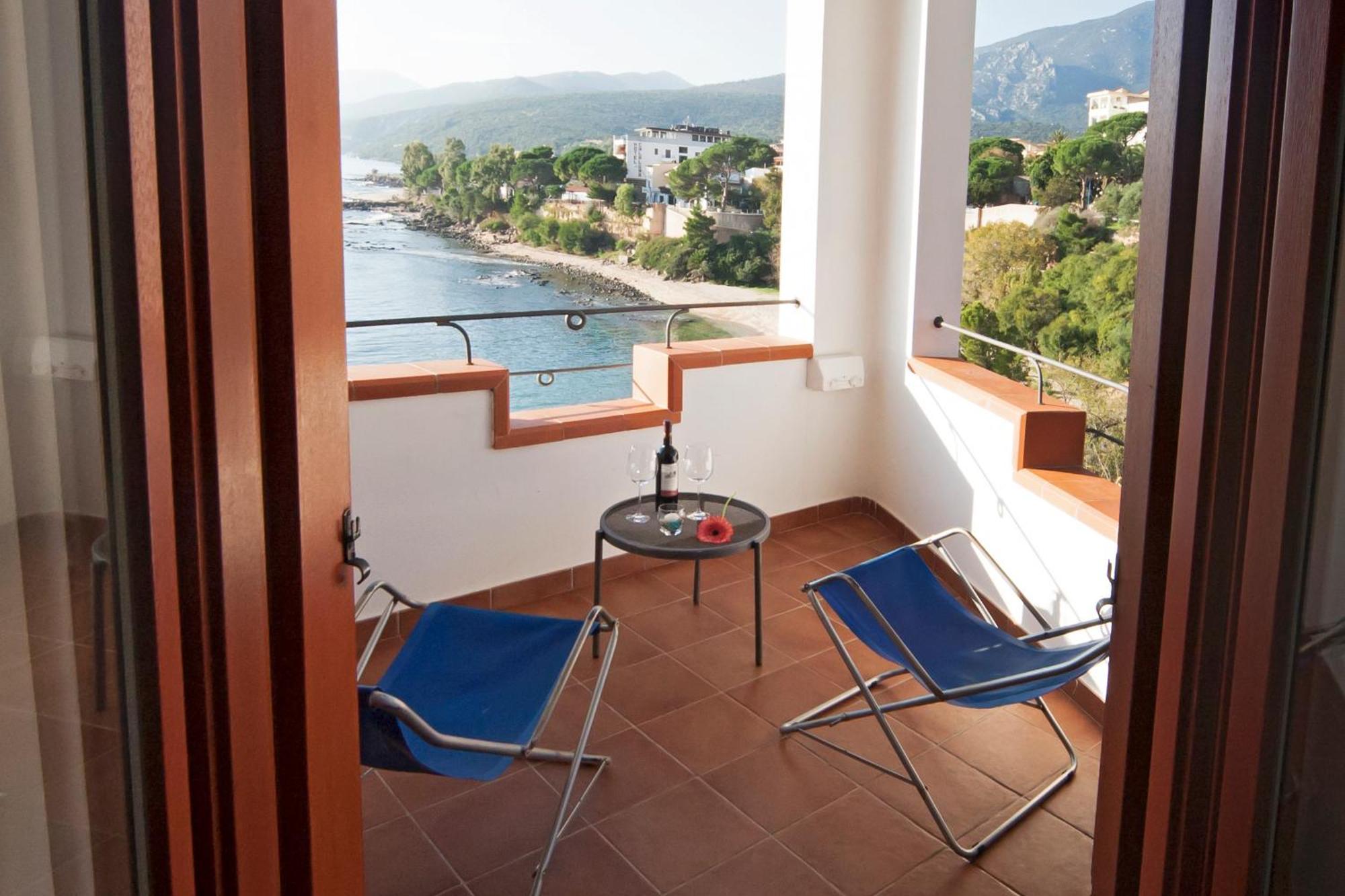 Bue Marino Hotel & Roof Lounge Cala Gonone Ngoại thất bức ảnh