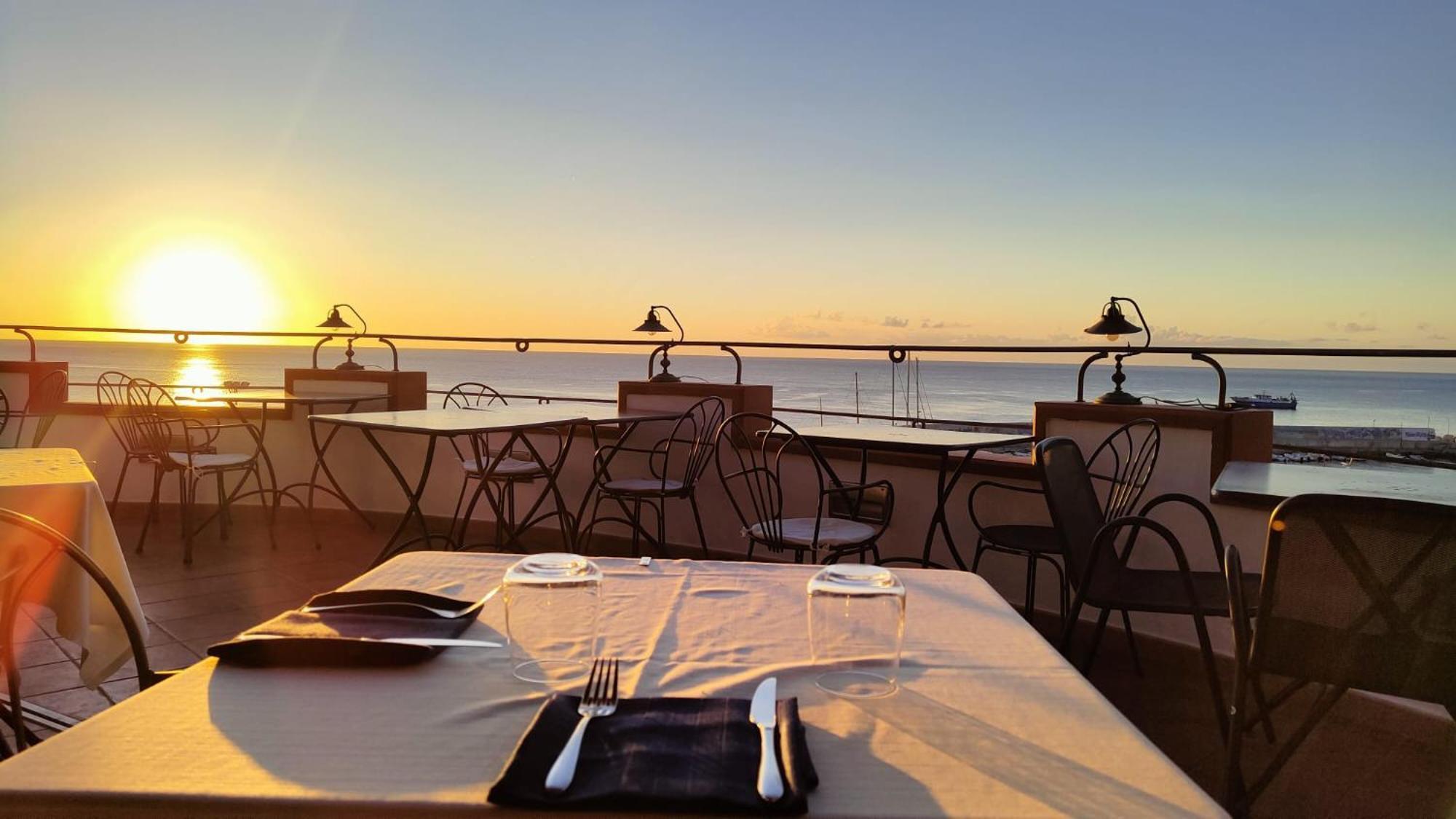 Bue Marino Hotel & Roof Lounge Cala Gonone Ngoại thất bức ảnh