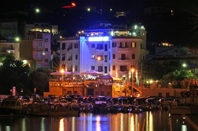 Bue Marino Hotel & Roof Lounge Cala Gonone Ngoại thất bức ảnh